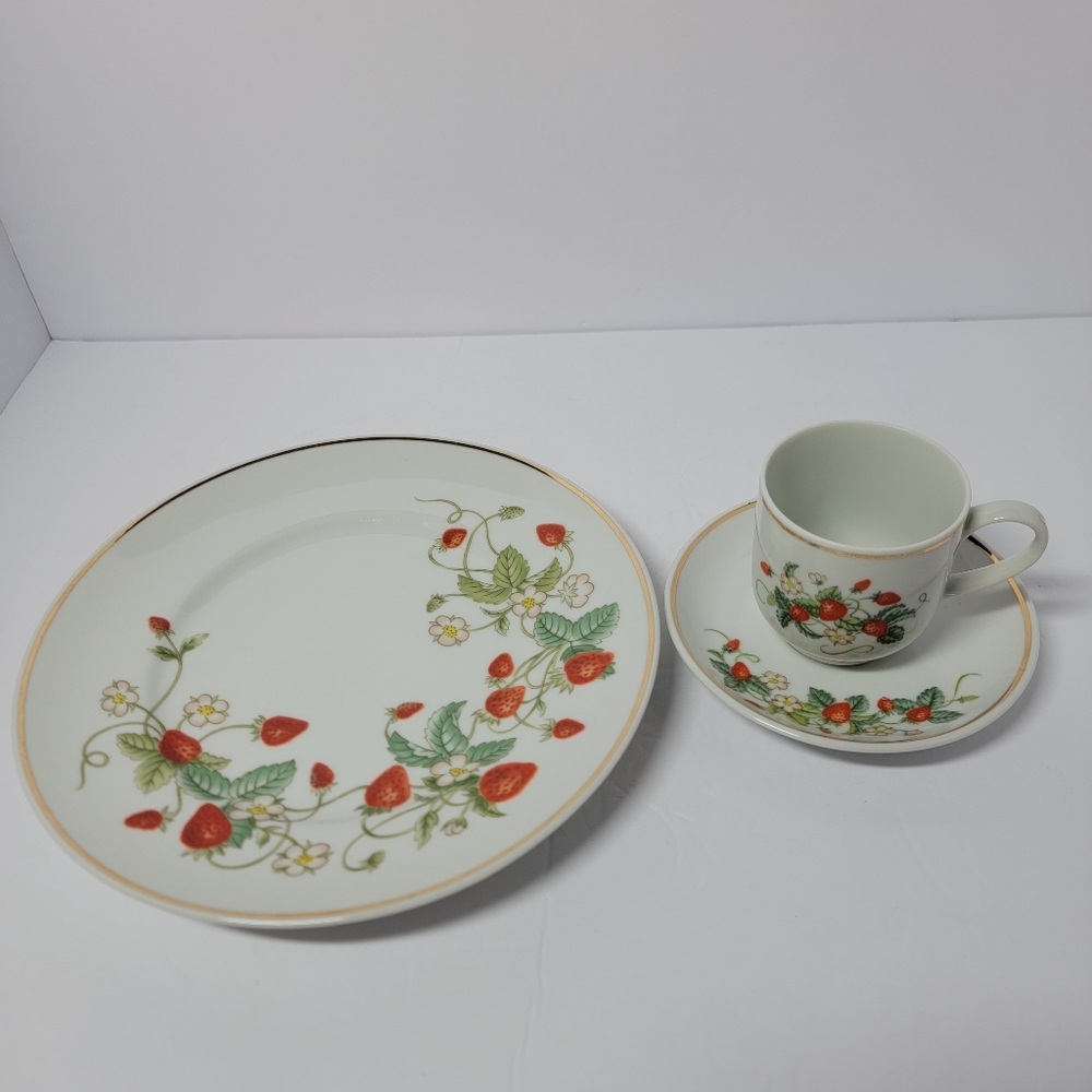 1978 Avon Fine Porcelain Dessert Plate and Cup Set, Strawberry pattern Gold Trim